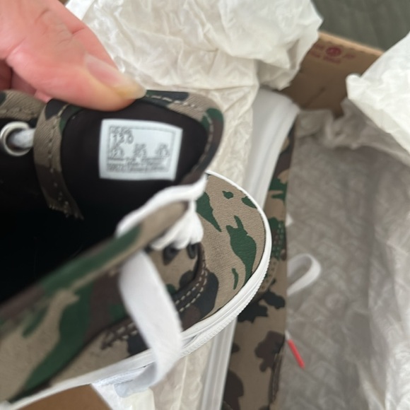 Vans Authentic Boys Size 13  Olive Lace Up Low Skate Sneaker Shoes - Picture 3 of 4